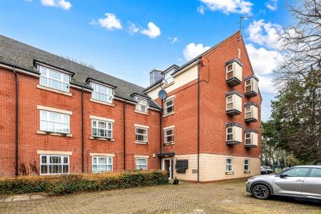 2 bedroom Flat for sale in Knighton Park Road, Leicester