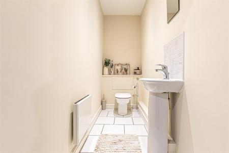 2 bedroom Flat for sale in Knighton Park Road, Leicester