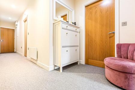 2 bedroom Flat for sale in Knighton Park Road, Leicester