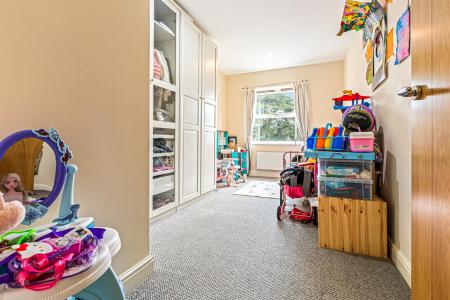 2 bedroom Flat for sale in Knighton Park Road, Leicester