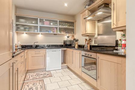 2 bedroom Flat for sale in Knighton Park Road, Leicester