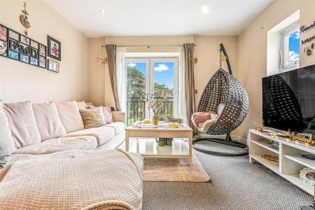 2 bedroom Flat for sale in Knighton Park Road, Leicester