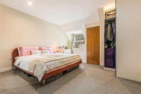 2 bedroom Flat for sale in Knighton Park Road, Leicester