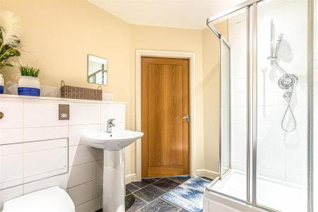 2 bedroom Flat for sale in Knighton Park Road, Leicester