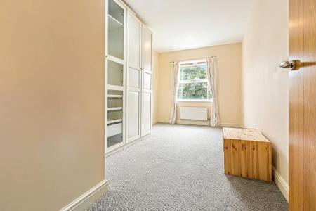 2 bedroom Flat for sale in Knighton Park Road, Leicester