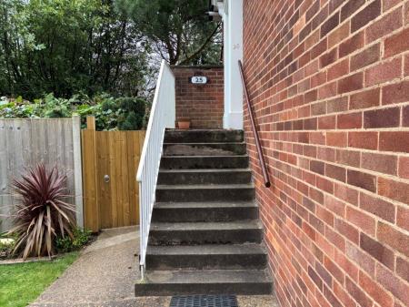 2 bedroom Property to let in Cedars Court, Leicester