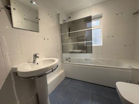 2 bedroom Property to let in Cedars Court, Leicester