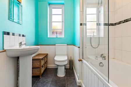 2 bedroom Flat for sale in Knighton Park Road, Stoneygate, Leicester