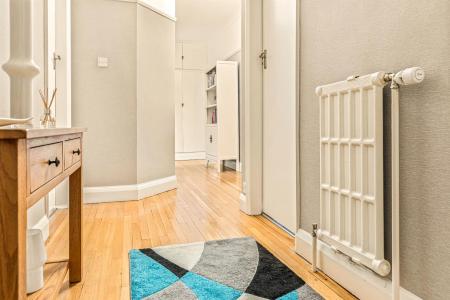 2 bedroom Flat for sale in Knighton Park Road, Stoneygate, Leicester