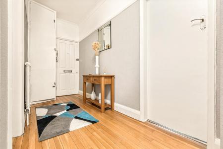 2 bedroom Flat for sale in Knighton Park Road, Stoneygate, Leicester