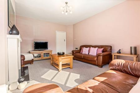 2 bedroom Flat for sale in Knighton Park Road, Stoneygate, Leicester