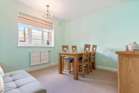 2 bedroom Flat for sale in Knighton Park Road, Stoneygate, Leicester