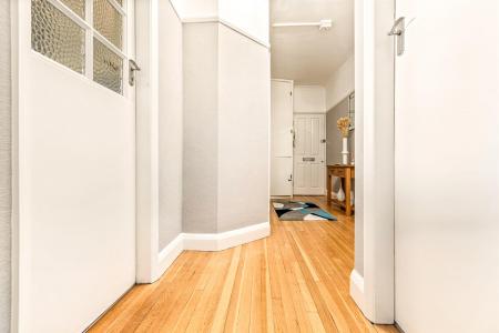 2 bedroom Flat for sale in Knighton Park Road, Stoneygate, Leicester