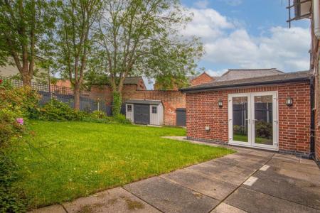5 bedroom Property to let in London Road, Leicester