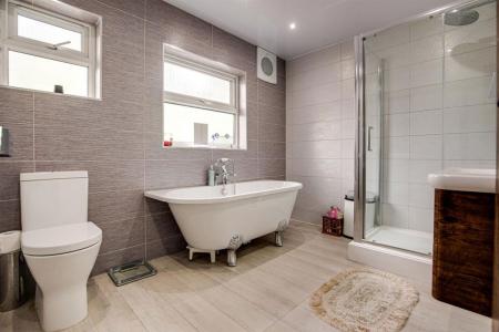 5 bedroom Property to let in London Road, Leicester