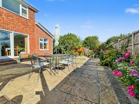 3 bedroom Detached house for sale in Eton Close, Leicester