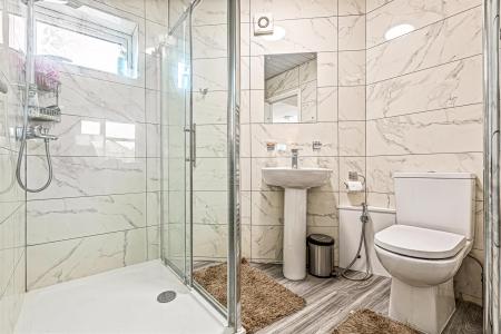 3 bedroom Detached house for sale in Eton Close, Leicester