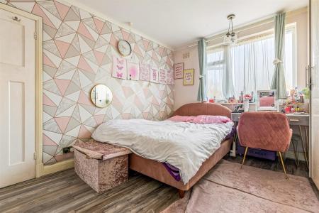 3 bedroom Semi-detached house for sale in Cairnsford Road, Leicester