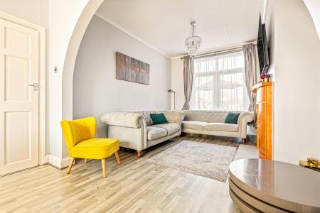 3 bedroom Semi-detached house for sale in Cairnsford Road, Leicester