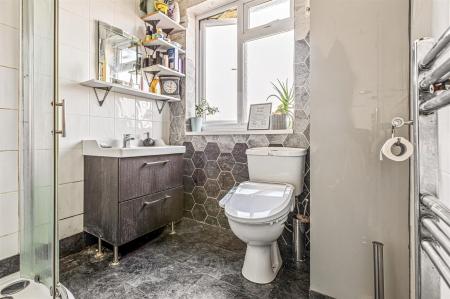 3 bedroom Semi-detached house for sale in Cairnsford Road, Leicester