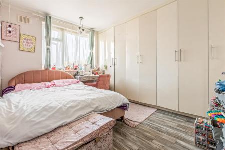 3 bedroom Semi-detached house for sale in Cairnsford Road, Leicester