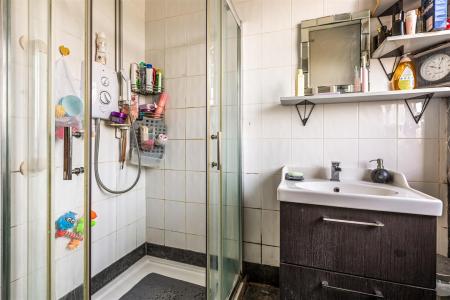 3 bedroom Semi-detached house for sale in Cairnsford Road, Leicester
