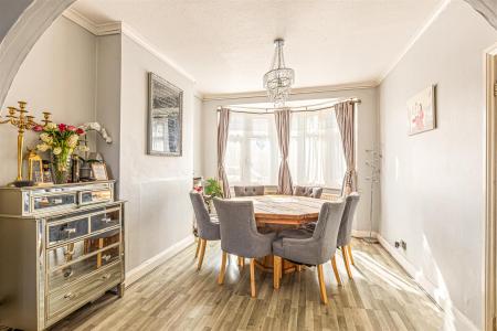 3 bedroom Semi-detached house for sale in Cairnsford Road, Leicester