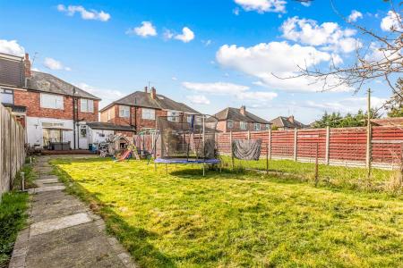 3 bedroom Semi-detached house for sale in Cairnsford Road, Leicester