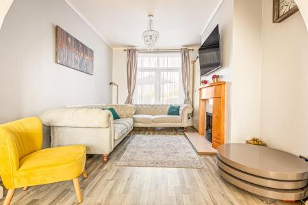 3 bedroom Semi-detached house for sale in Cairnsford Road, Leicester