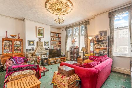 5 bedroom Terraced House for sale in Evington Road, Leicester