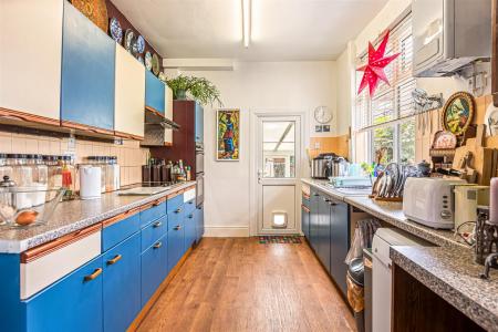 5 bedroom Terraced House for sale in Evington Road, Leicester