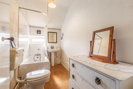 5 bedroom Terraced House for sale in Evington Road, Leicester