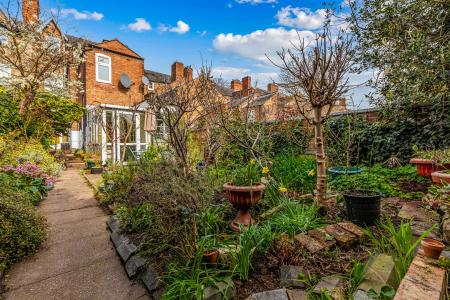 5 bedroom Terraced House for sale in Evington Road, Leicester