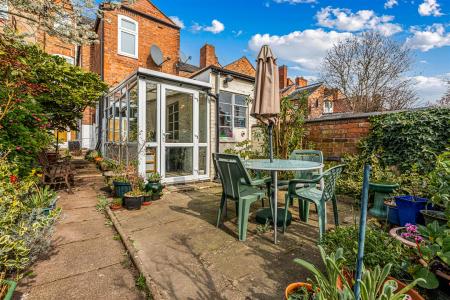 5 bedroom Terraced House for sale in Evington Road, Leicester