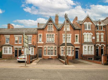 5 bedroom Terraced House for sale in Evington Road, Leicester