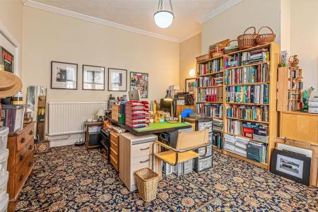 5 bedroom Terraced House for sale in Evington Road, Leicester