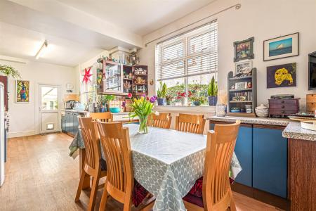5 bedroom Terraced House for sale in Evington Road, Leicester