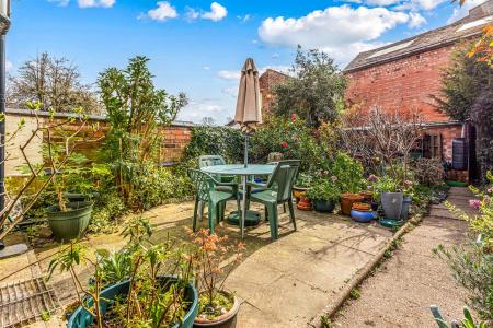 5 bedroom Terraced House for sale in Evington Road, Leicester