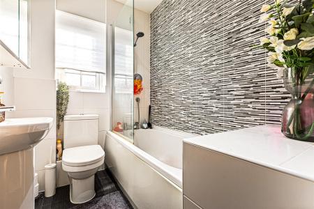 2 bedroom Semi-detached house for sale in Wolsey Island Way, Leicester