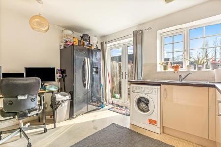 2 bedroom Semi-detached house for sale in Wolsey Island Way, Leicester