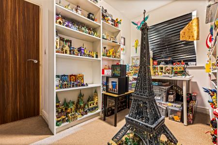 2 bedroom Semi-detached house for sale in Wolsey Island Way, Leicester