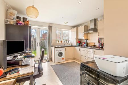 2 bedroom Semi-detached house for sale in Wolsey Island Way, Leicester