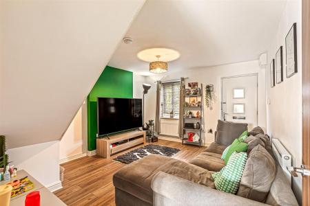 2 bedroom Semi-detached house for sale in Wolsey Island Way, Leicester