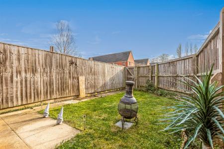 2 bedroom Semi-detached house for sale in Wolsey Island Way, Leicester