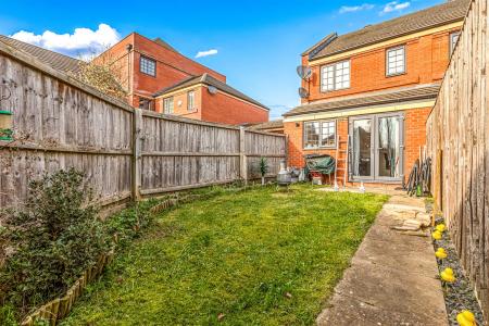 2 bedroom Semi-detached house for sale in Wolsey Island Way, Leicester