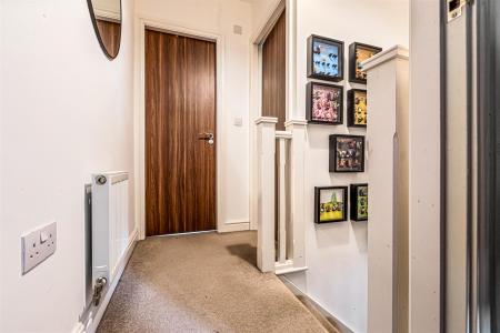 2 bedroom Semi-detached house for sale in Wolsey Island Way, Leicester