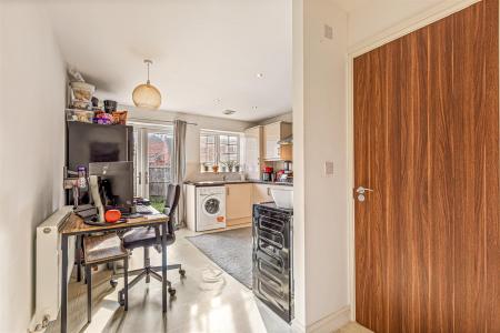2 bedroom Semi-detached house for sale in Wolsey Island Way, Leicester