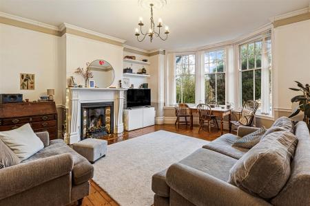 3 bedroom Flat for sale in Stoneygate Road, Leicester