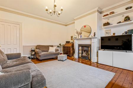 3 bedroom Flat for sale in Stoneygate Road, Leicester