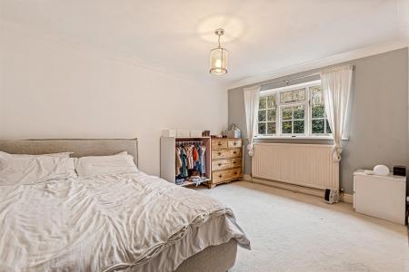 3 bedroom Flat for sale in Stoneygate Road, Leicester